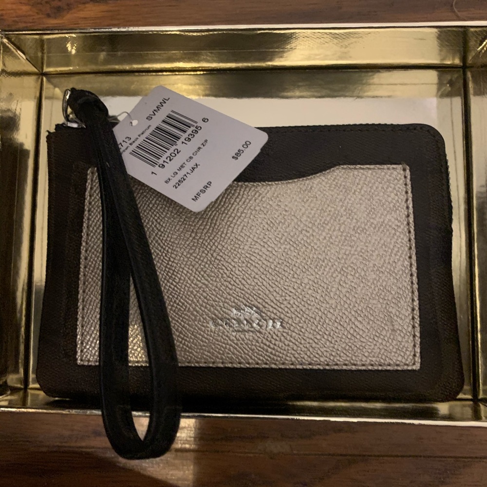Coach wallet zip around brand new in box w/tags